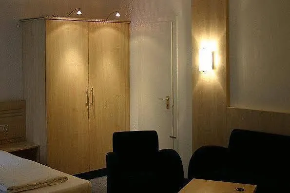 Otel Mondial Comfort - Frankfurt Centre 3*