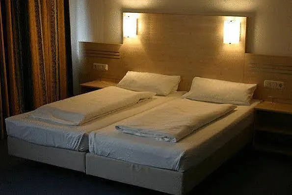 Отель Mondial Comfort - Frankfurt Centre 3*