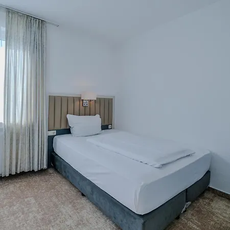 Отель Mondial Comfort - Frankfurt Centre