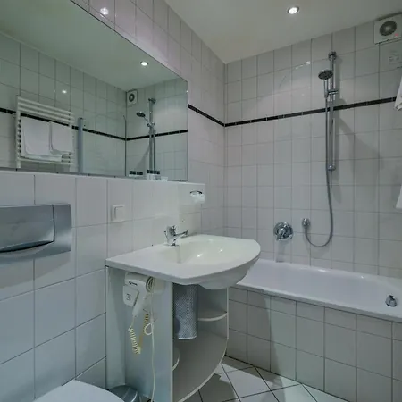 Mondial Comfort - Frankfurt Centre 3*