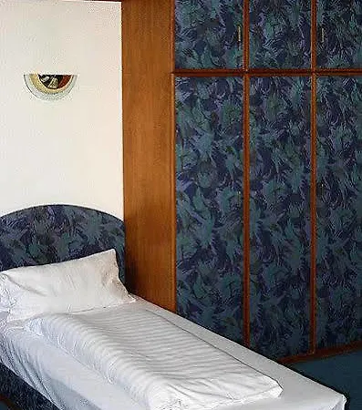 فندق Mondial Comfort - Frankfurt Centre فرانكفورت
