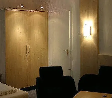 فندق Mondial Comfort - Frankfurt Centre 3*